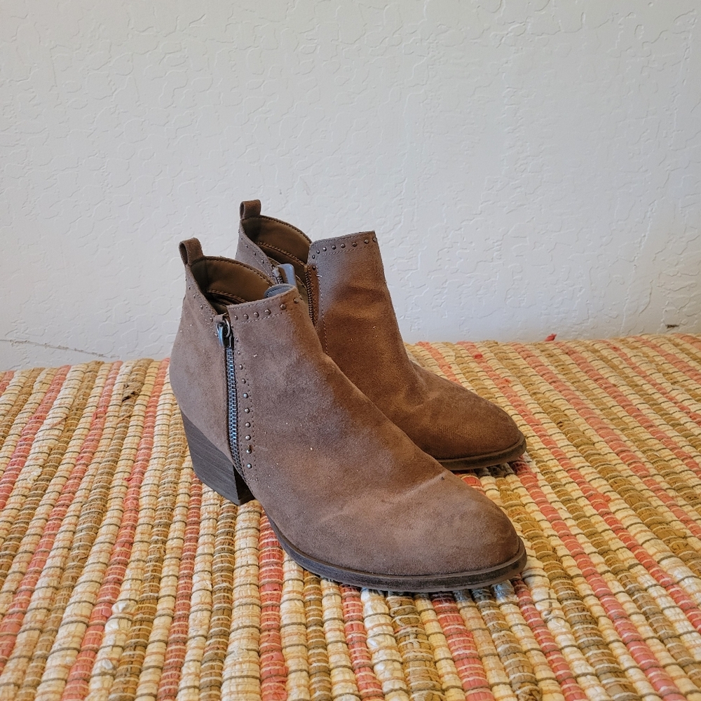 Black side seam Lucchese Boot